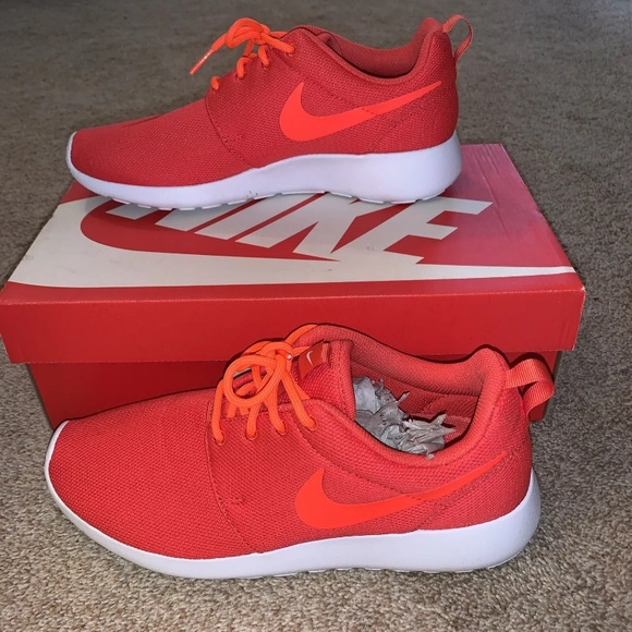 Size 9.5 - Nike Women’s Roshe One Crimson/Orange- Great Condition! - Picture 2 of 6